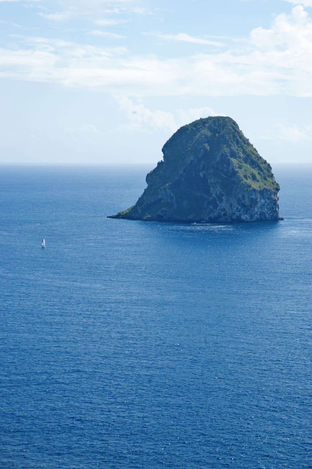 Rocher du Diamant, au large de la Martinique catamaran grenadines