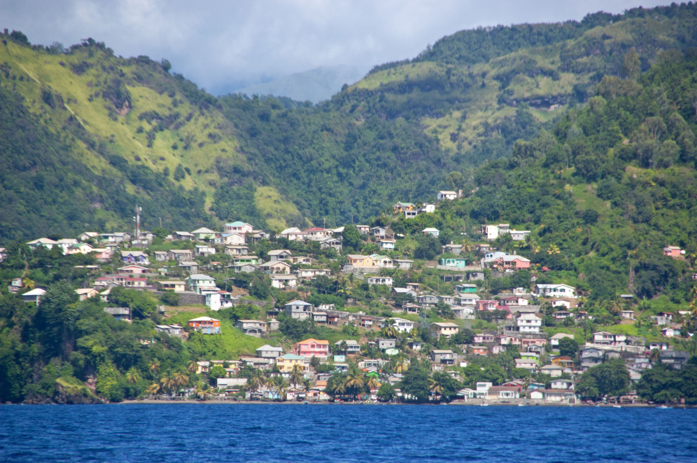 Castrie, Sainte Lucie, vue du bateau catamaran grenadines