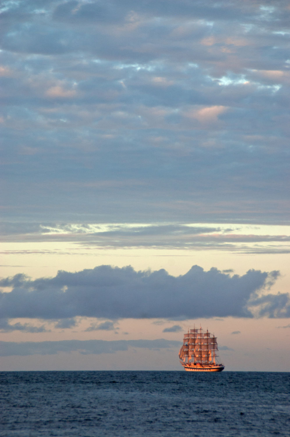 "c'est un fameux 5 mâts, fin comme un oiseau" catamaran grenadines